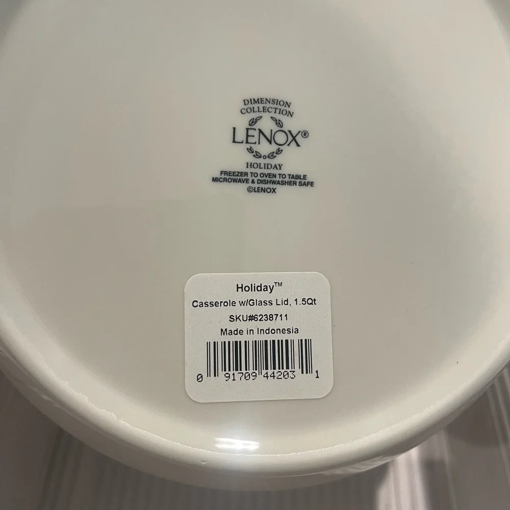 LENOX Holiday 1.5 Qt Round Covered Casserole - Picture 4 of 7